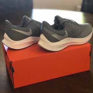 Women’s 5.5 Nike Zoom Winflo 6